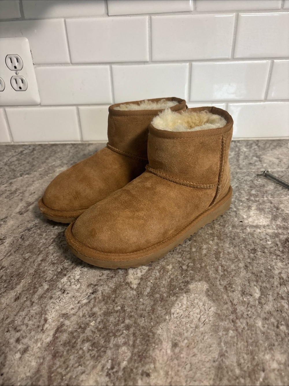 Ugg Shirt Boots Youth Size 3-1017715K-Sherpa Lined, Super Warm! Classic Chestnut